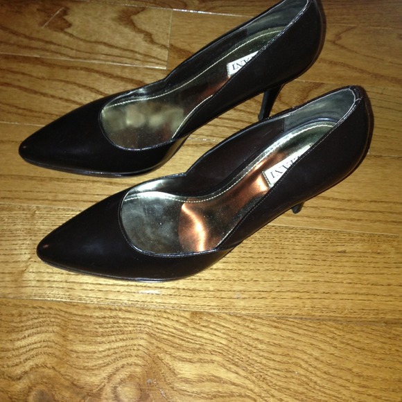 NWOT Alfani ' Florian' Brown Pump 8M