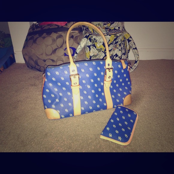 Beautiful D&B purse with glasses case!