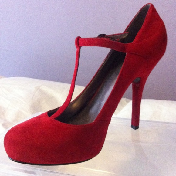 Sold❗❗❗❗ Guess Red Heel