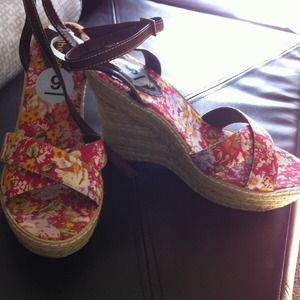 Floral wedge sandals