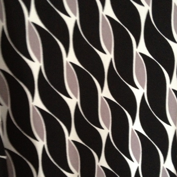 Cute flared black and white skirt - Picture 2 of 2