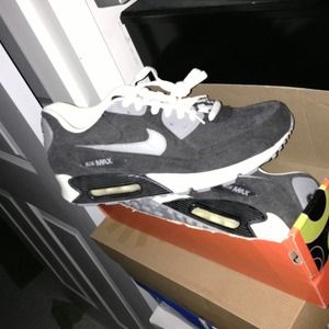 BRAND NEW AIR MAX90