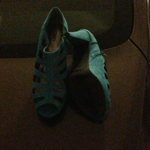 🚫SOLD🚫 Pretty blue shoes - Picture 2 of 4