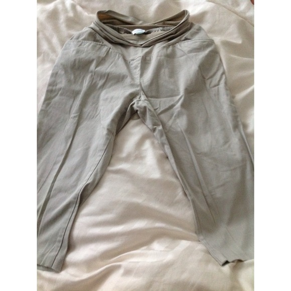 Motherhood Maternity crop khaki