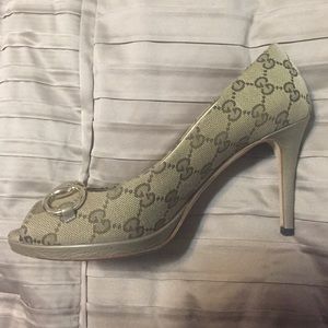 Gucci peep toe shoe