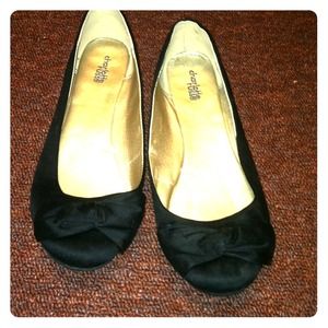 Black ballet flats