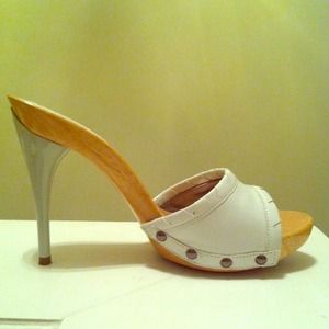 GUESS Perfect Heels! Very trendy and chic.