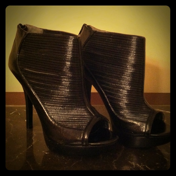 SOLD Carlos Santana Peep Toe