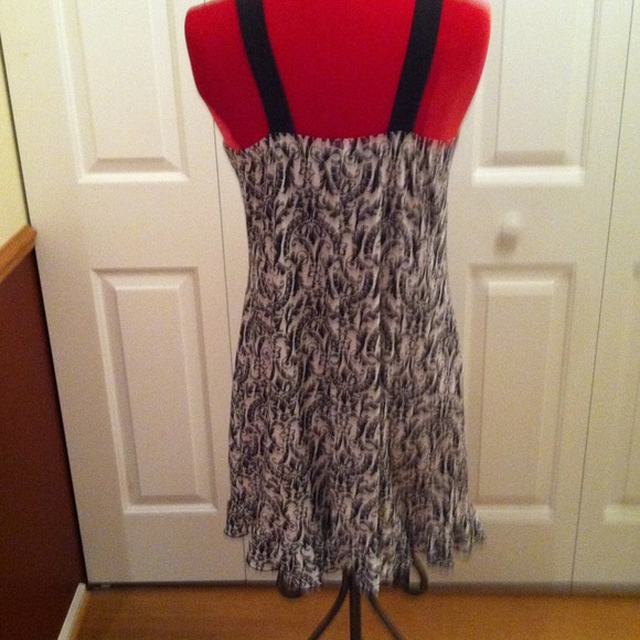 Dress - Picture 3 of 3