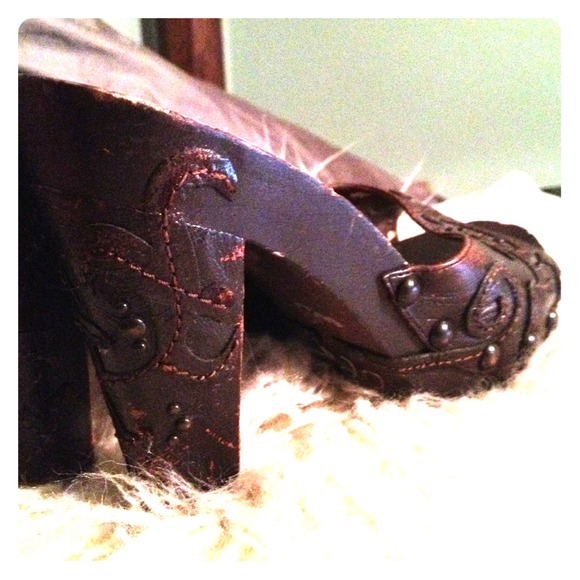 Nine West Shoes - ❌Taken to Goodwill❌ Nine West Leather Slides Heels