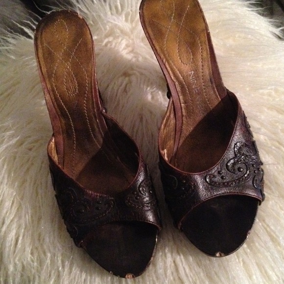 ❌Taken to Goodwill❌ Nine West Leather Slides Heels - Picture 2 of 4