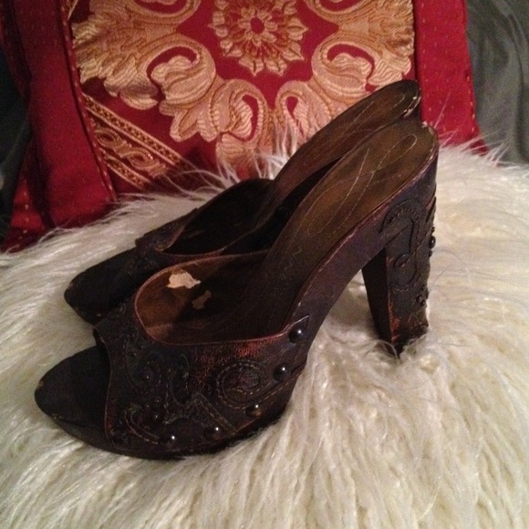 ❌Taken to Goodwill❌ Nine West Leather Slides Heels - Picture 3 of 4