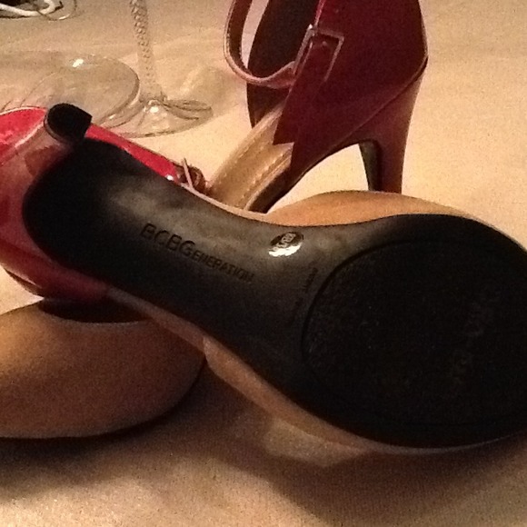 BCBG Peep toe Pumps .New - Picture 2 of 4