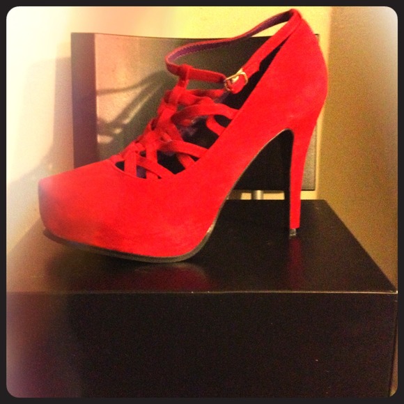 Privileged size 10 heels runs small - Picture 1 of 2
