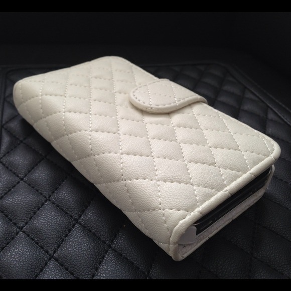 Clutches & Wallets - "Snow" iPhone 4S/4 Wallet Case