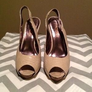 Moda nude snakeskin heels! Size 8.5!