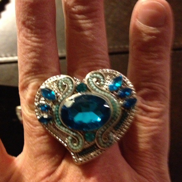 Aqua heart stretch ring