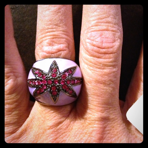 Lavender ring w/hot pink crystals