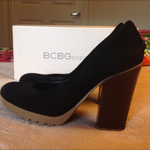 Never worn Black suede BCBGMAXAZRIA pump
