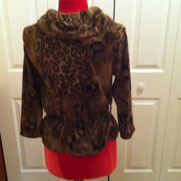 Top - Picture 2 of 2