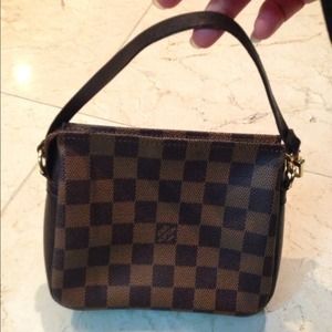 💥Hold💥Authentic LV Damier Pouchette