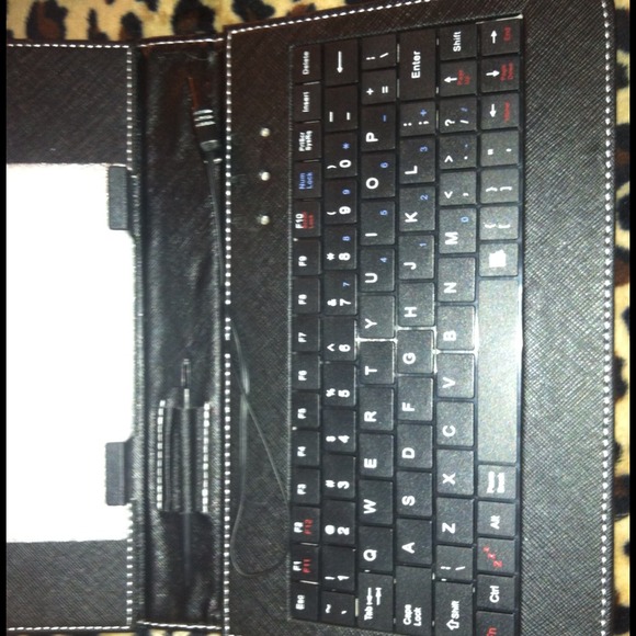 Tablet Case W/Keyboard - Picture 3 of 3