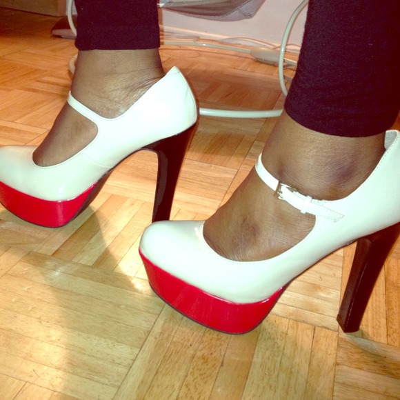 🔴✖️✖️SOLD✖️✖️🔴G BY GUESS Platform Mary Jane **price reduction!**