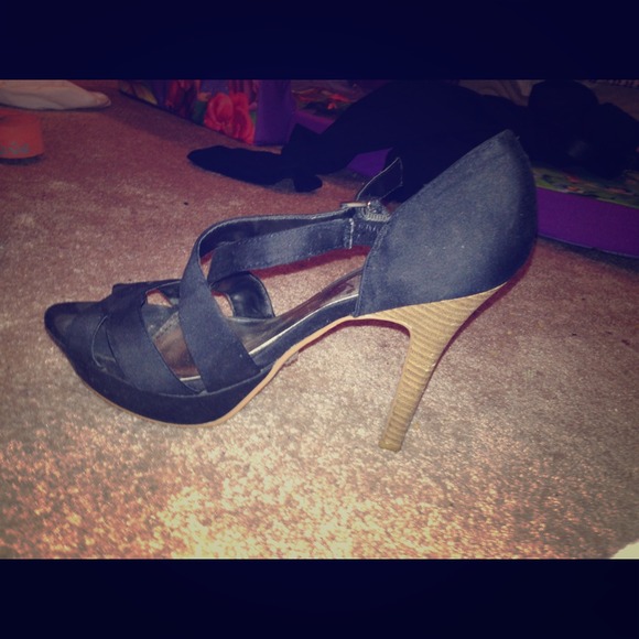 black heels w wood heel