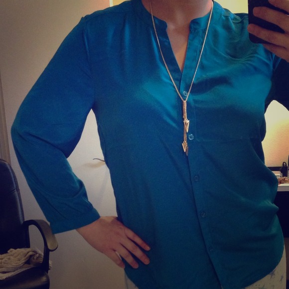 💢Reduced💢NWOT Blue top