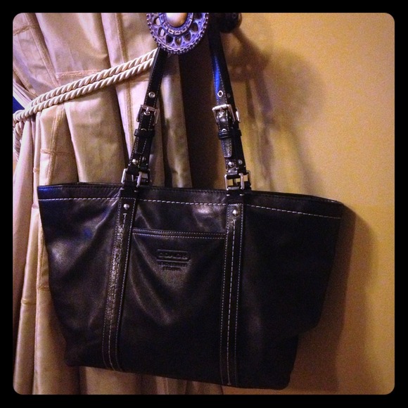 *****Authentic black leather coach handbag!****