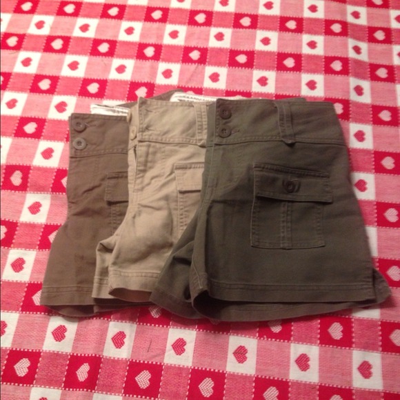 Shorts - Picture 3 of 3