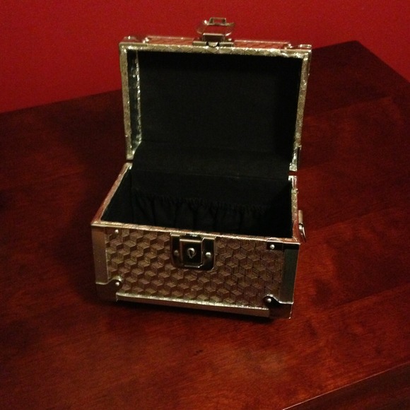 Hard silver purse