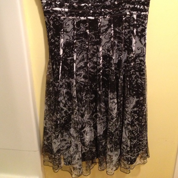 JS Collections Dress - Picture 2 of 3