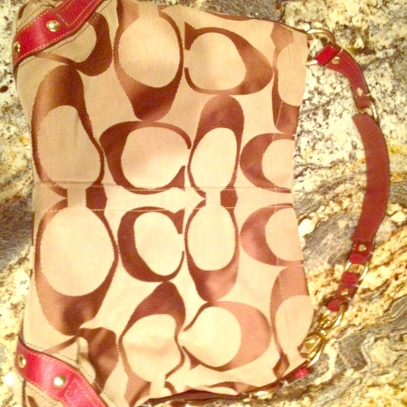 Reserved 2 bags and wallet for @queend4eva