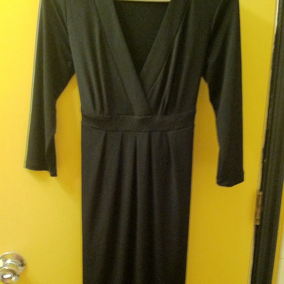 Maternity V-cut classy black dress w/ tie in back - Picture 2 of 4