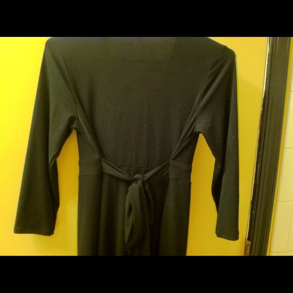 Maternity V-cut classy black dress w/ tie in back - Picture 4 of 4