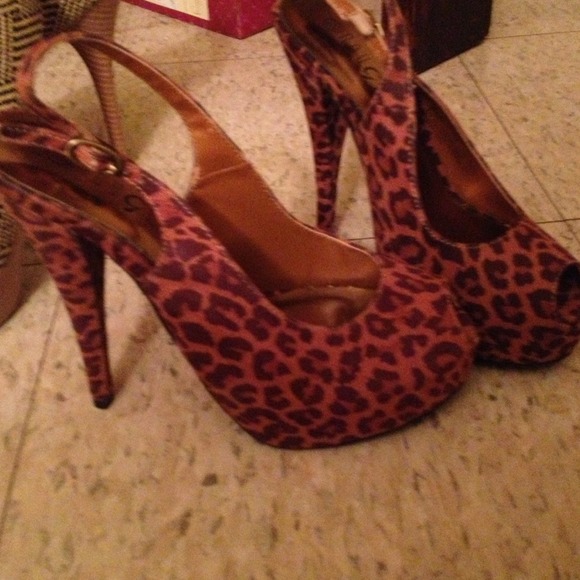 Cheetah Pumps size 7.5