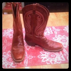 Ariat cognac / red boots - new
