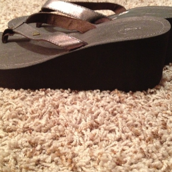 Bronzed Roxy Flips! - Picture 2 of 3