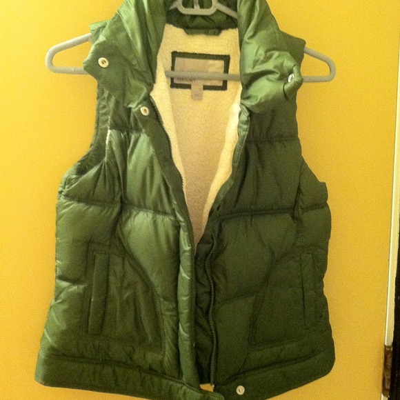 Old Navy vest worn Once - Picture 3 of 4