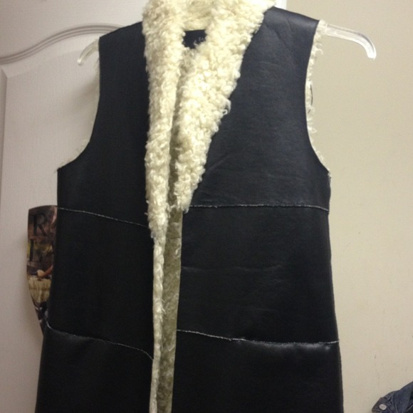 ❌❌SOLD❌❌Zara faux leather shearling lined vest.