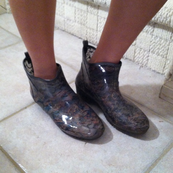 new rainboots!!