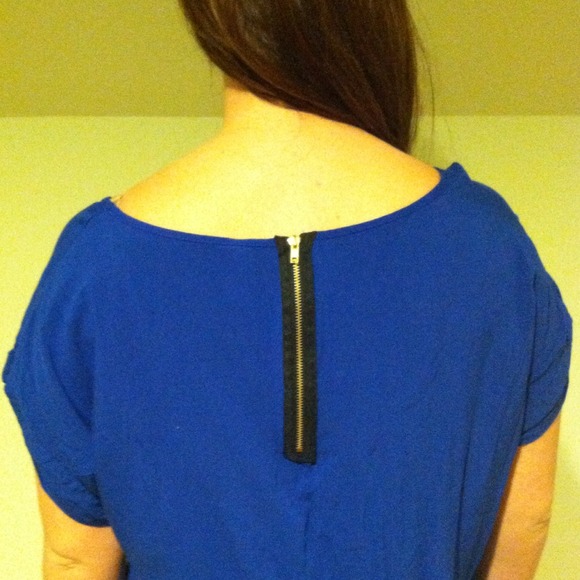 Dark/light blue color block shirt. - Picture 3 of 3