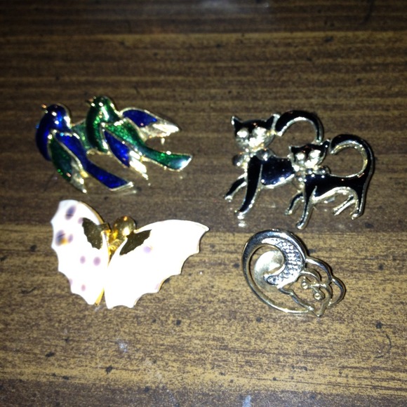 Bundle of pins.