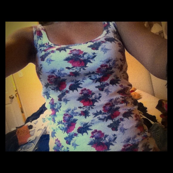 Floral tank top 🌸🌷🌹🌻🌺🌼