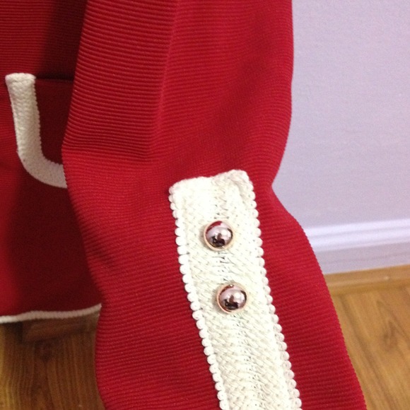 Red jacket - Picture 2 of 4
