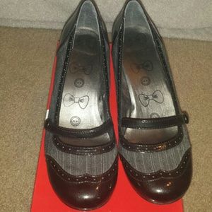 Barely worn 1" dress shoes!! Size 8.5M super cute!