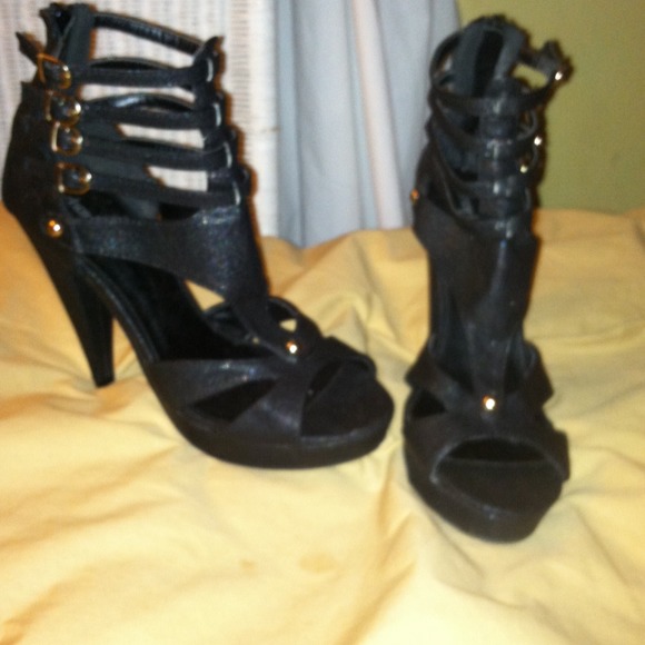 Shoes - Picture 2 of 4