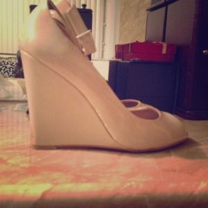 Tan Aldo wedges!!
