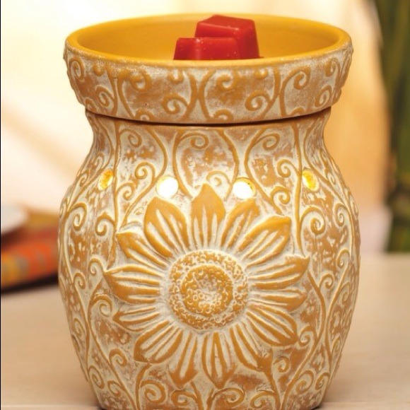 Scentsy Warmer For The Spring...